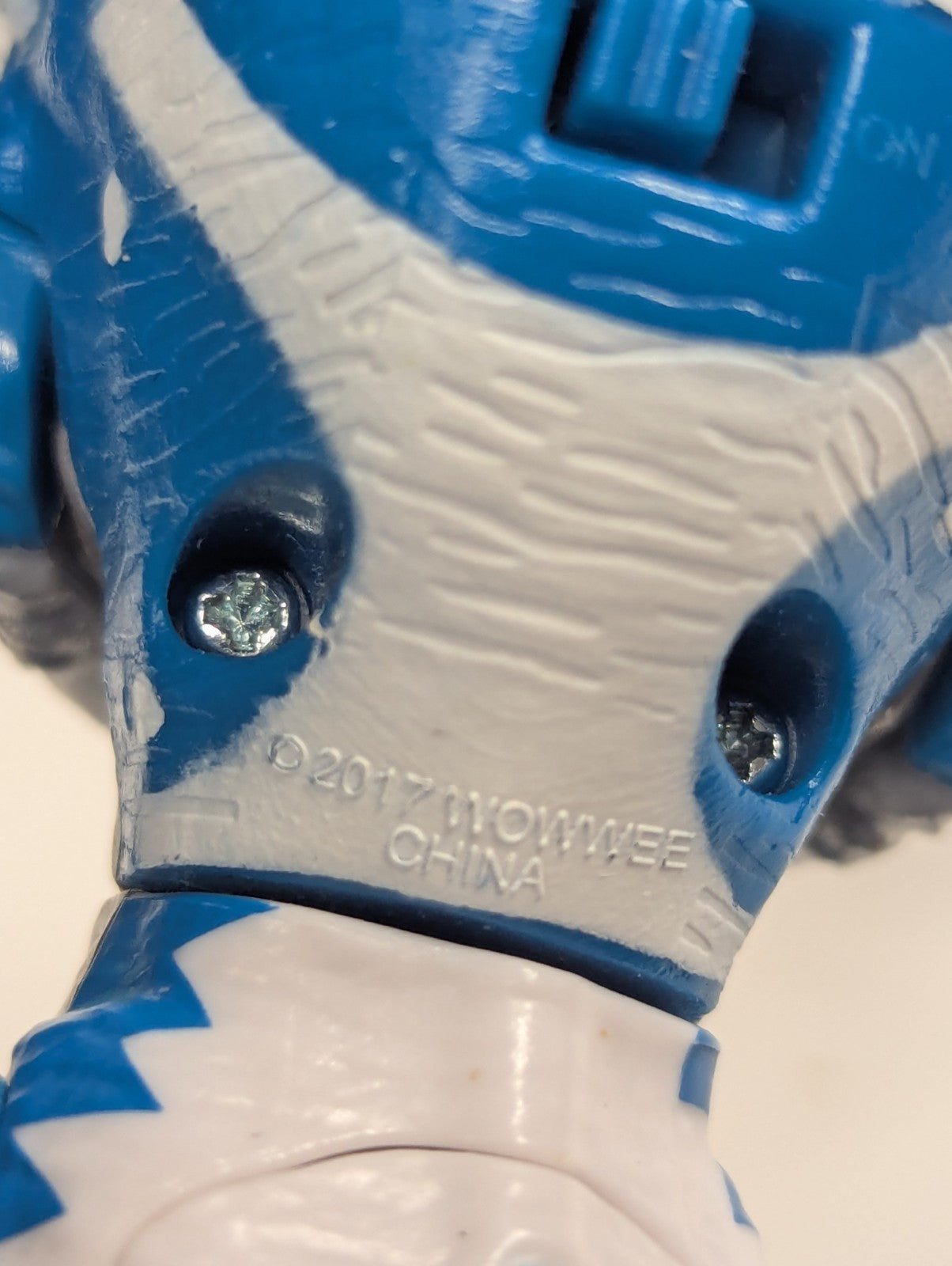 Untamed T-Rex Fingerlings IRONJAW Blue Interactive Dinosaur WowWee