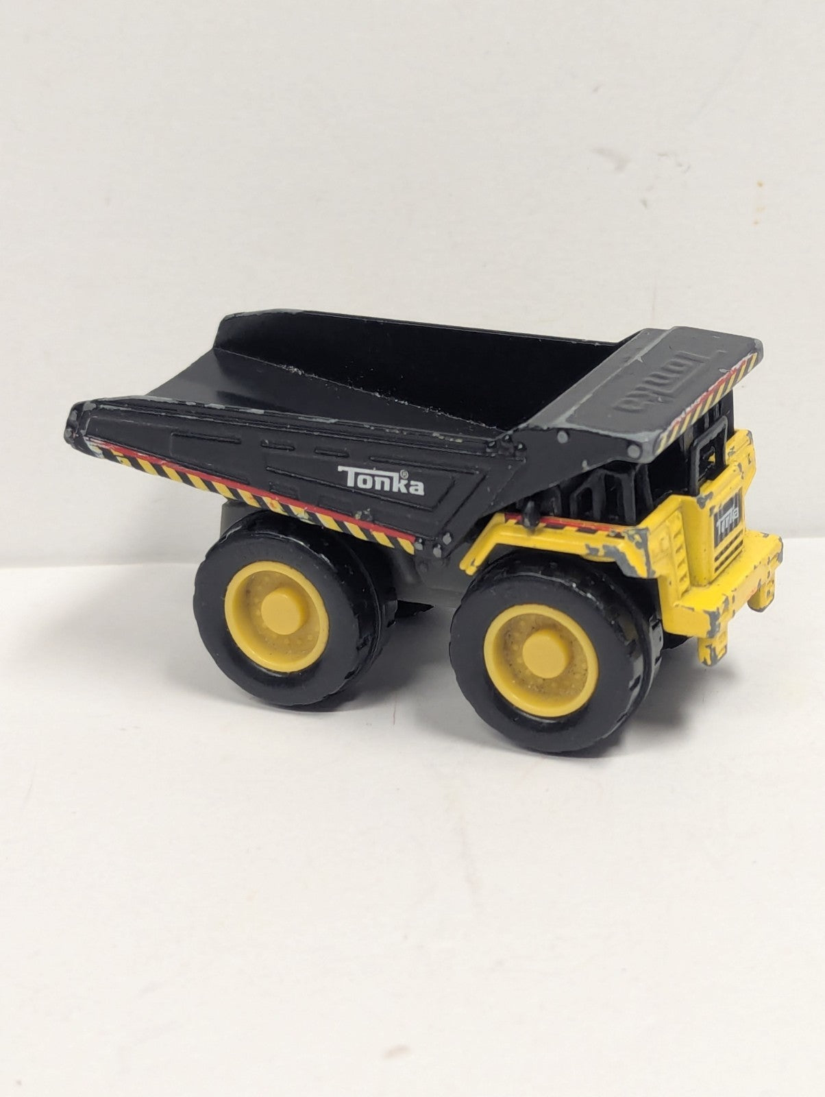 2020 Tonka Basic Fun Yellow 4" Diecast Dump Truck
