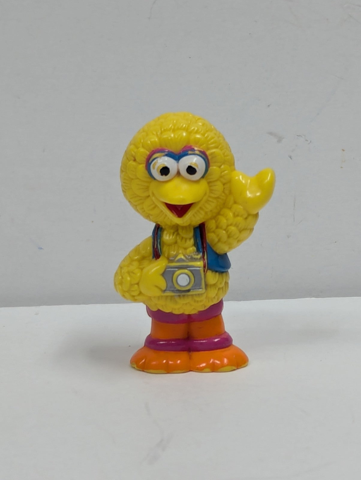 Jim Henson Sesame Street Big Bird Hoding Camea- 2  3/4" Figure