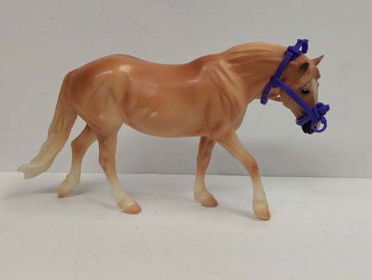 Breyer Classics Collection Horse Light Chestnut Palomino Mare #938