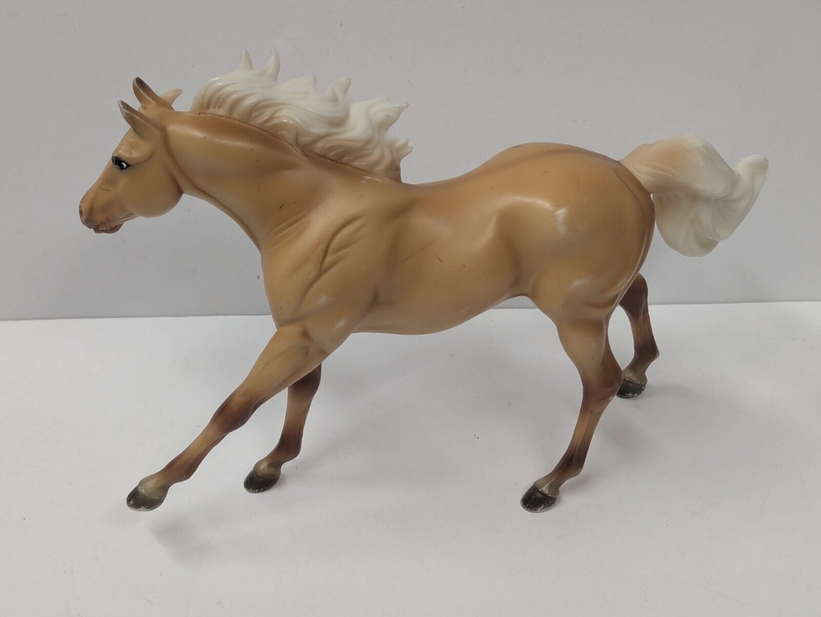 2007 Breyer Classics Walmart SR Palomino Hollywood Gold American QH Stallion