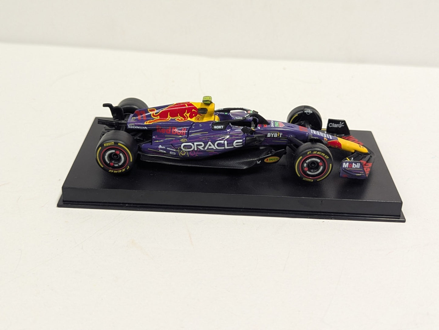 Bburago 2023 F1 Racing Oracle Red Bull Racing RB18 (2022) Max Verstappen #1 1:43