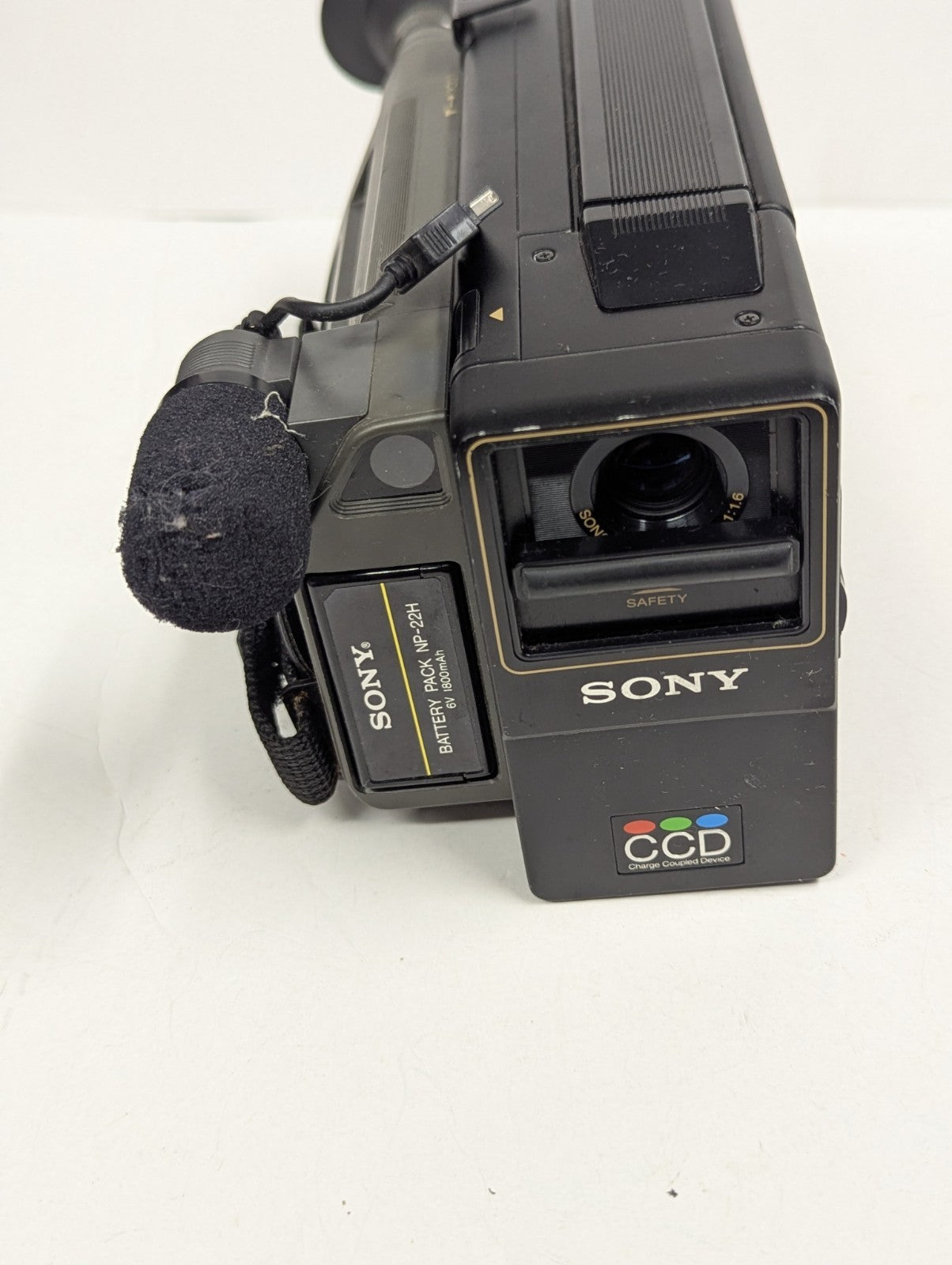 VINTAGE Sony CCD-M8u Video 8 Camera, Case & Extras UNTESTED