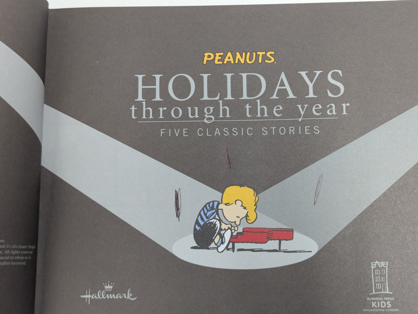Peanuts Holidays Through the Year : Five Classic Stories by Charles Schulz 