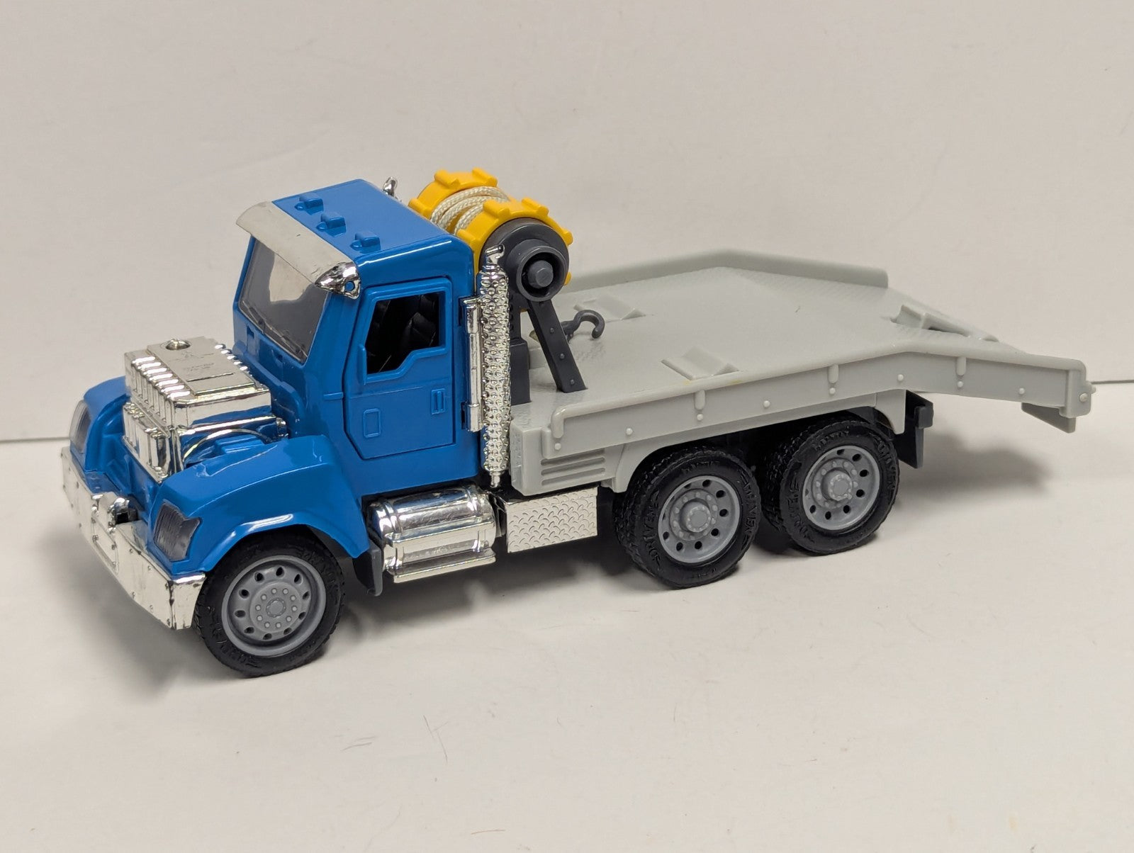 DRIVEN by Battat Micro Tow Truck Toy  Blue Tow Truck
