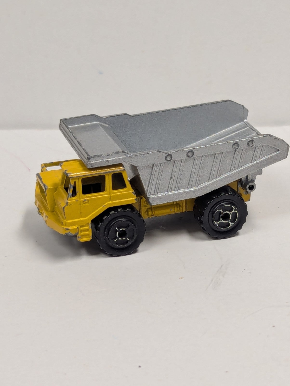 Majorette No. 274 Benne Carriere Dump Truck Yellow & Silver  ECH 1/100 Die Cast