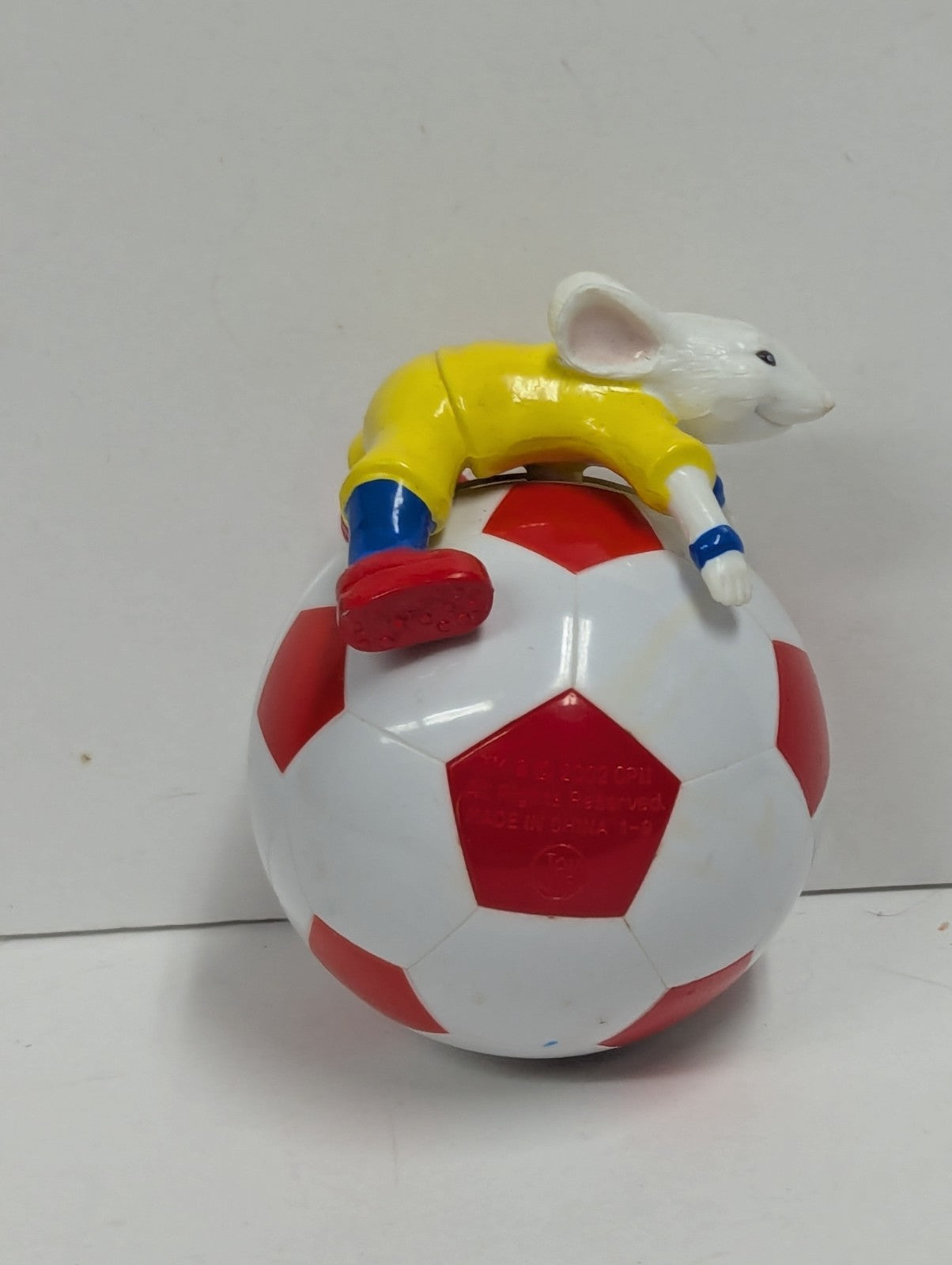2002 Stuart Little 2 Soccer Ball 3.25" Wendy's Movie Action Figure Toy