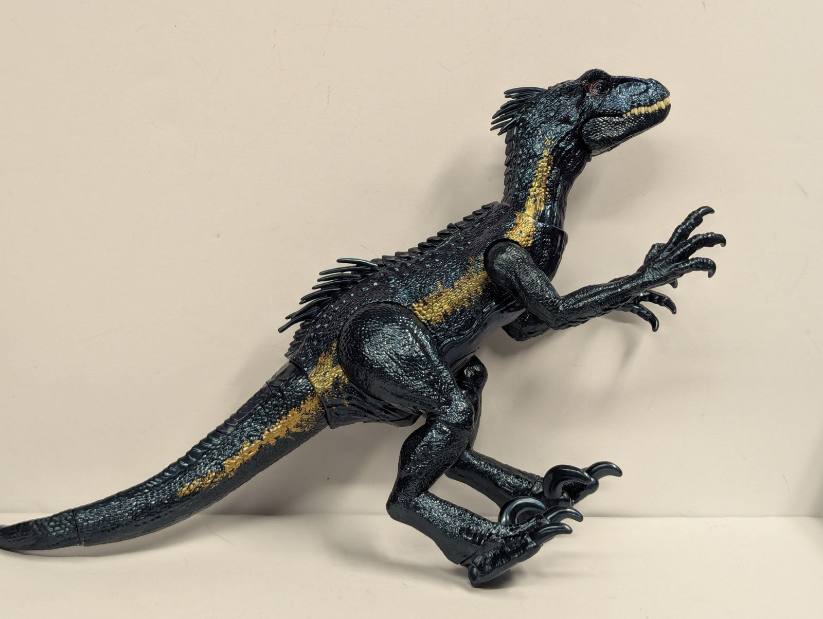 Jurassic World Indoraptor 16" Figure