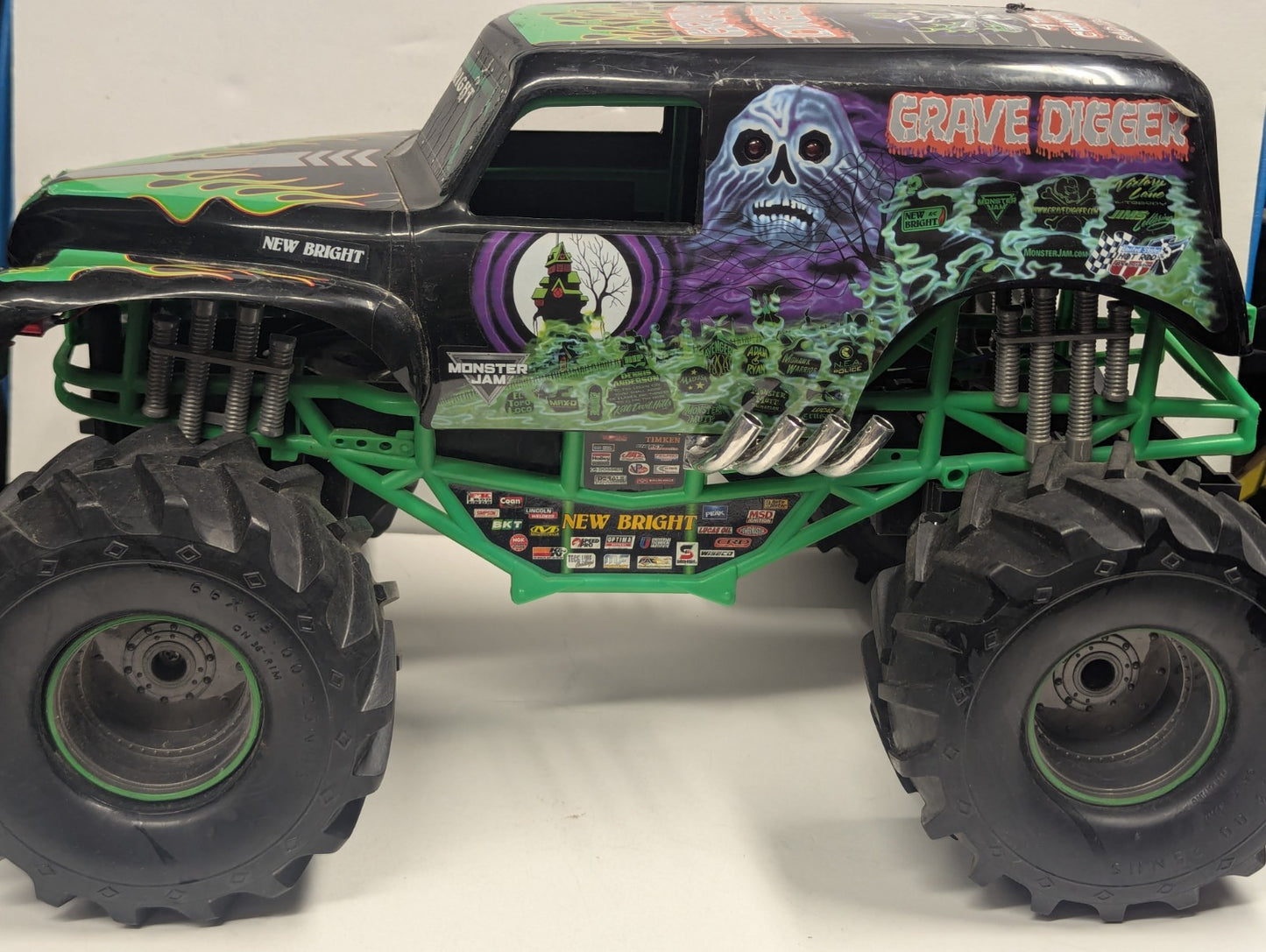 RARE New Bright 1:10 RC 9.6V Monster Jam Grave Digger Truck No remote Crawler
