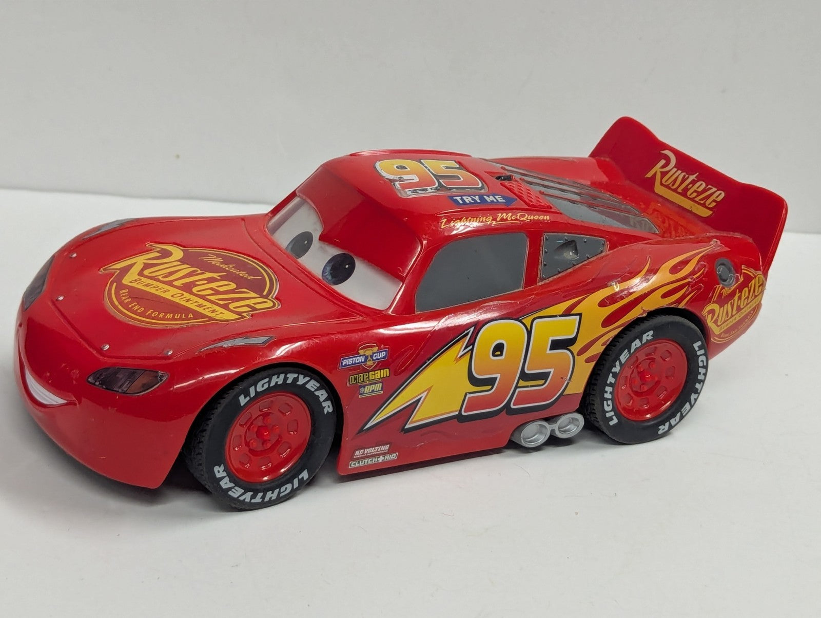 Disney Pixar Cars Lightning McQueen Thinkway Toys Light Up Eyes Move