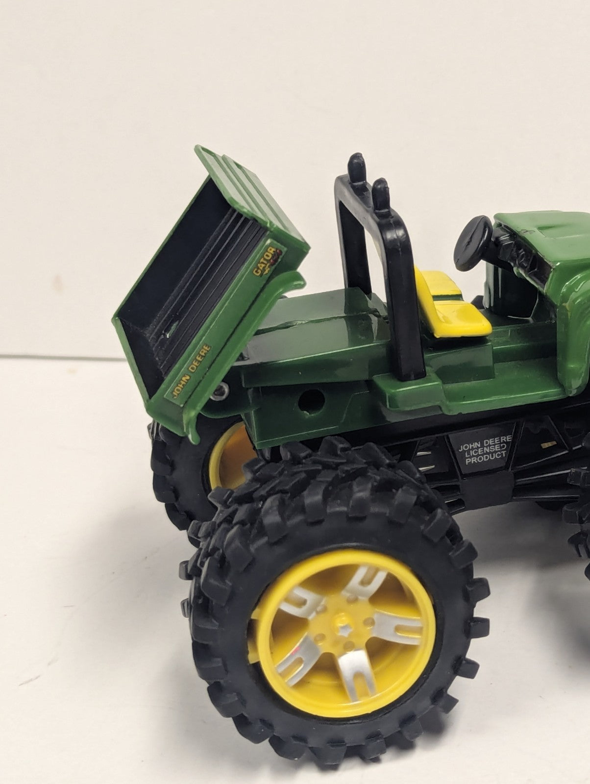 Ertl John Deere 1:43 Scale DieCast Gator 4x4 #0910Q00 