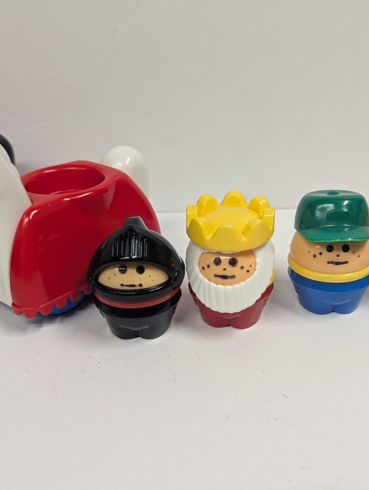 VINTAGE LITTLE TIKES Lot of 7 Wee Waffle Figures & Castle Horses for set #0900
