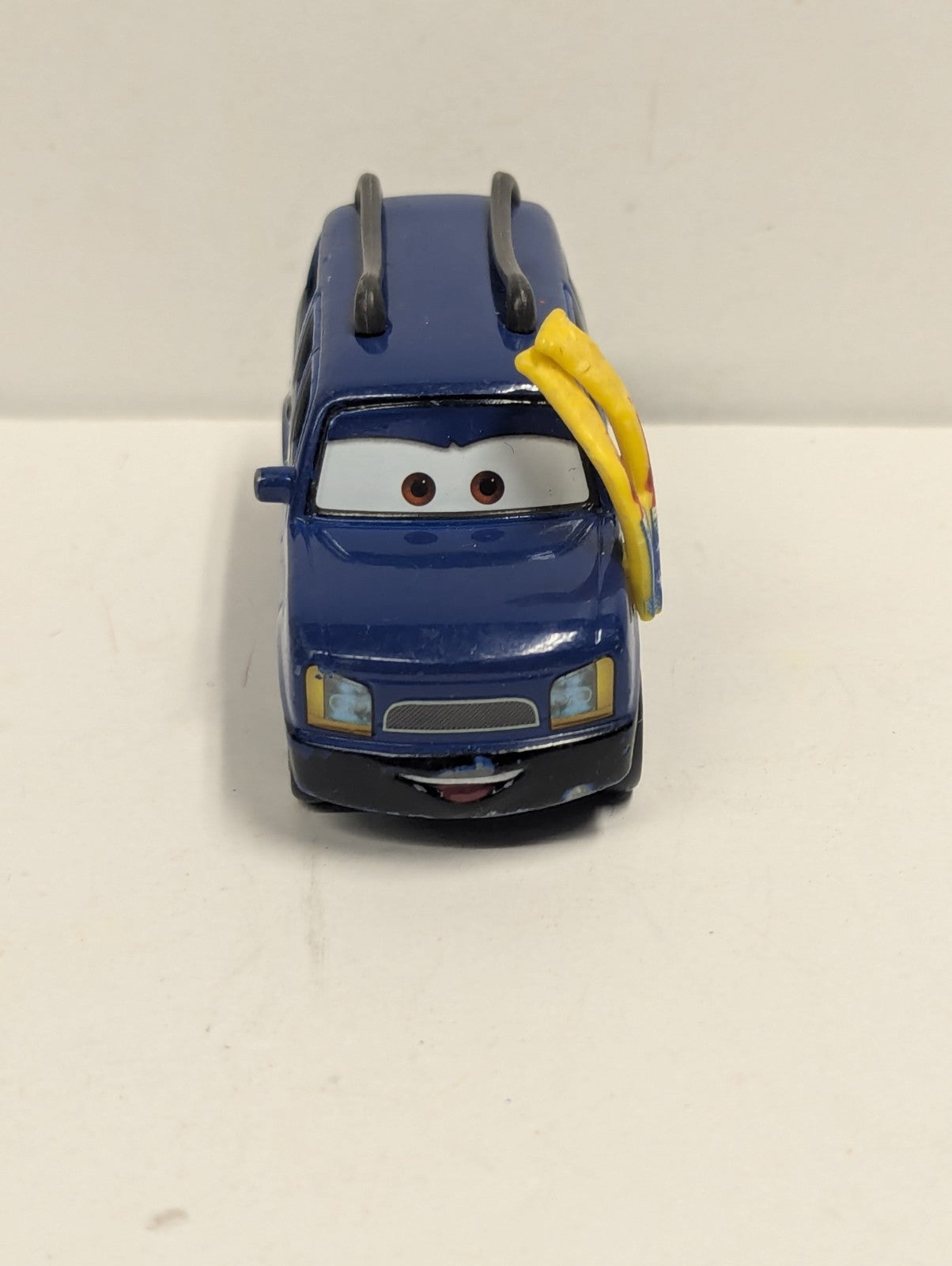 Mattel Disney Pixar  X4793 Clutch Foster 1:64 Loose