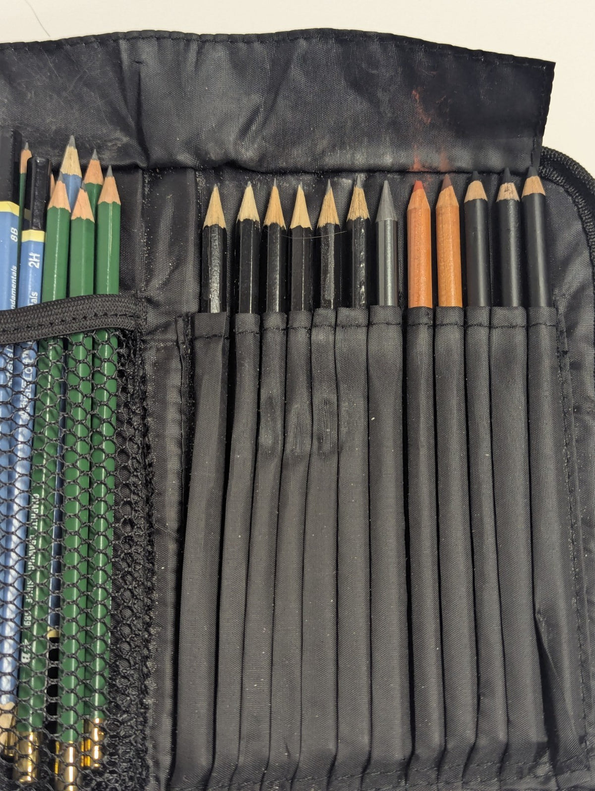  Sketching Pencils Drawing Kit Art Set with Carrying Case