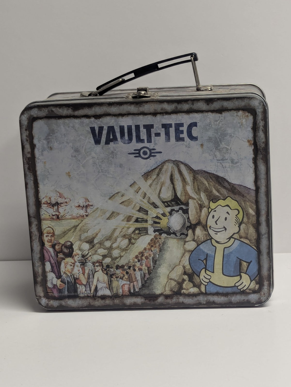 Fallout 3 Collectors Vault-Tec "Weathered" Tin Lunchbox Fanwraps No Contents
