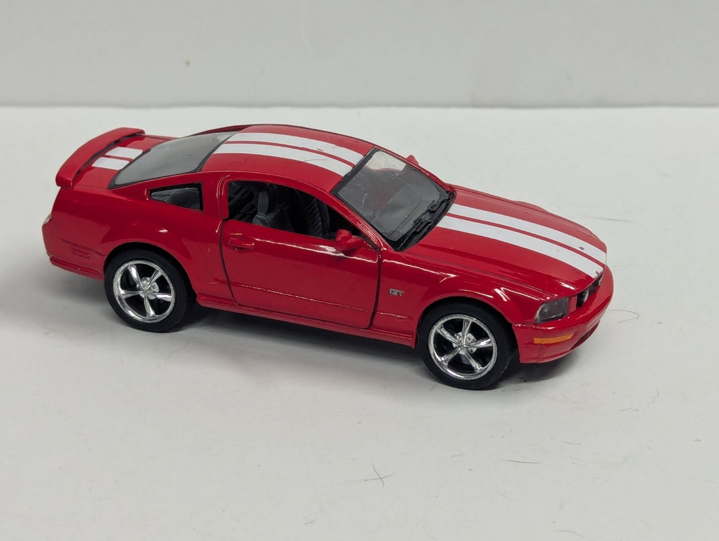 2006 KINSMART FORD MUSTANG GT RED WITH WHITE RACING STRIPES 1/38 SCALE