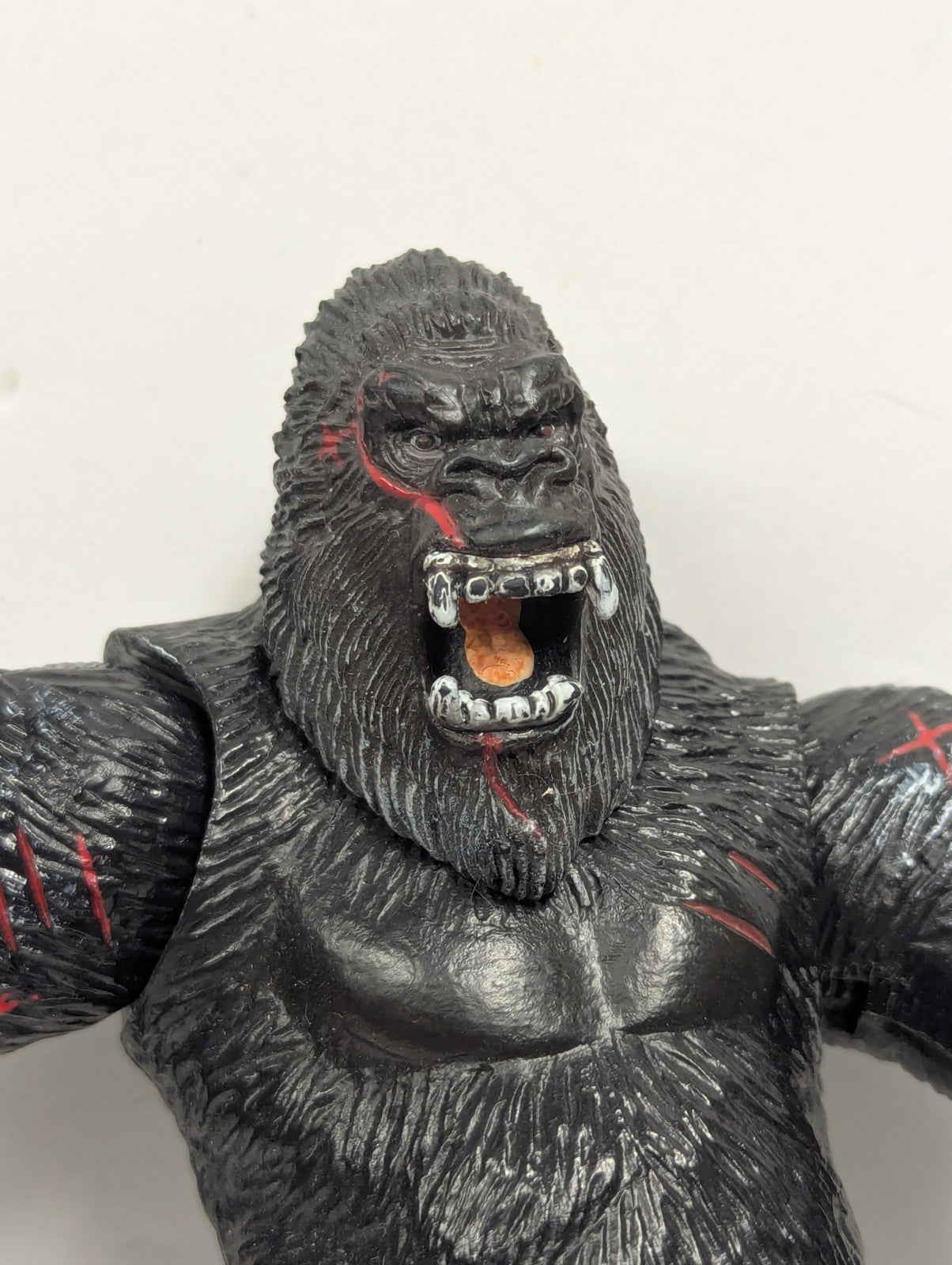 2005 King Kong Battle Damage Spring Torso Action Figure