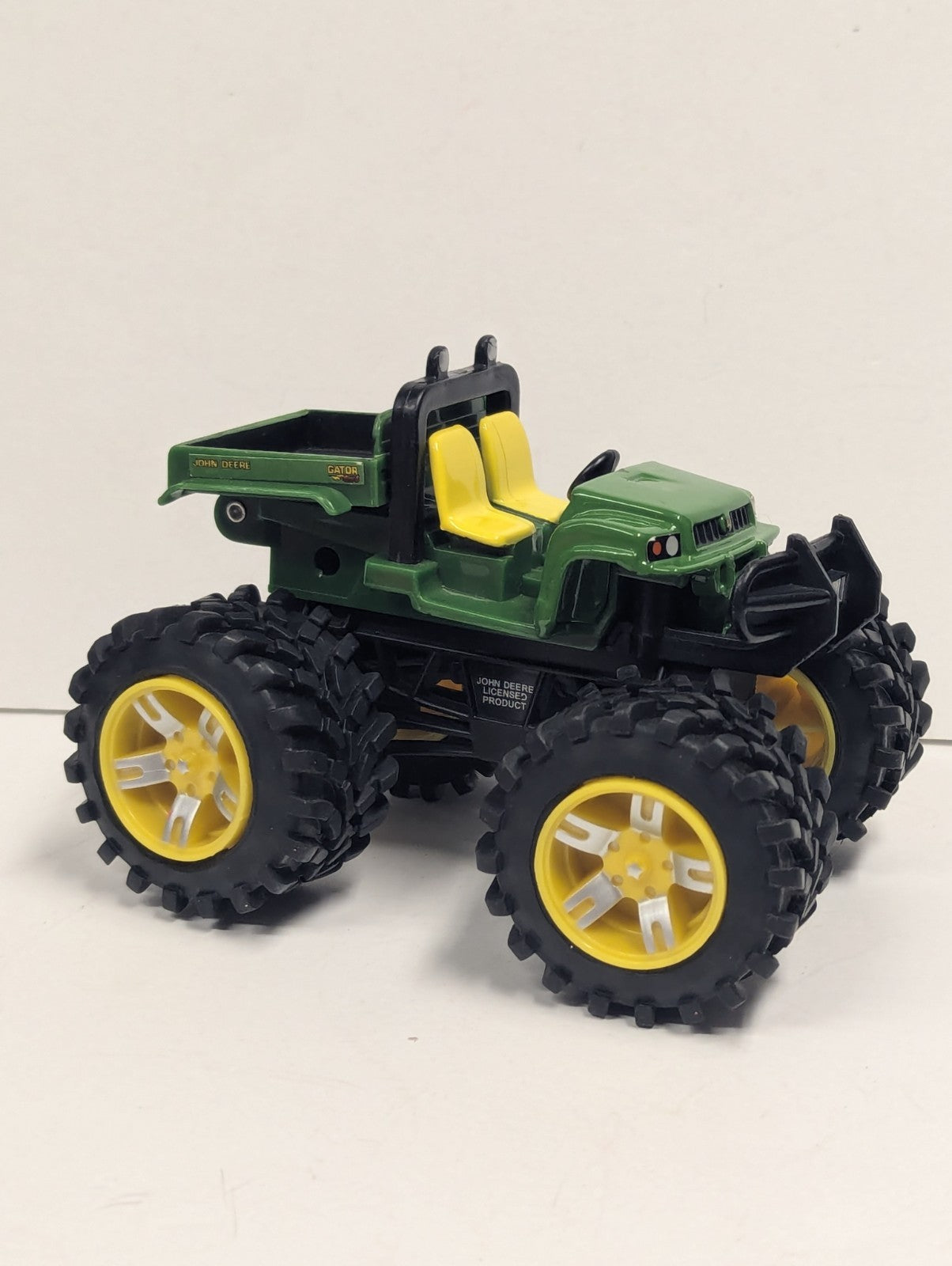 Ertl John Deere 1:43 Scale DieCast Gator 4x4 #0910Q00 