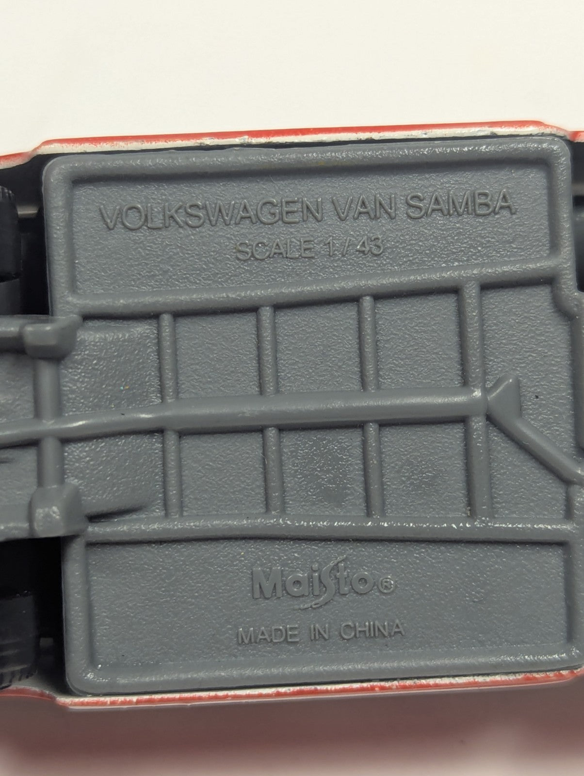 Maisto Volkswagen Van Samba  Toy Car Model - 1/43 Scale