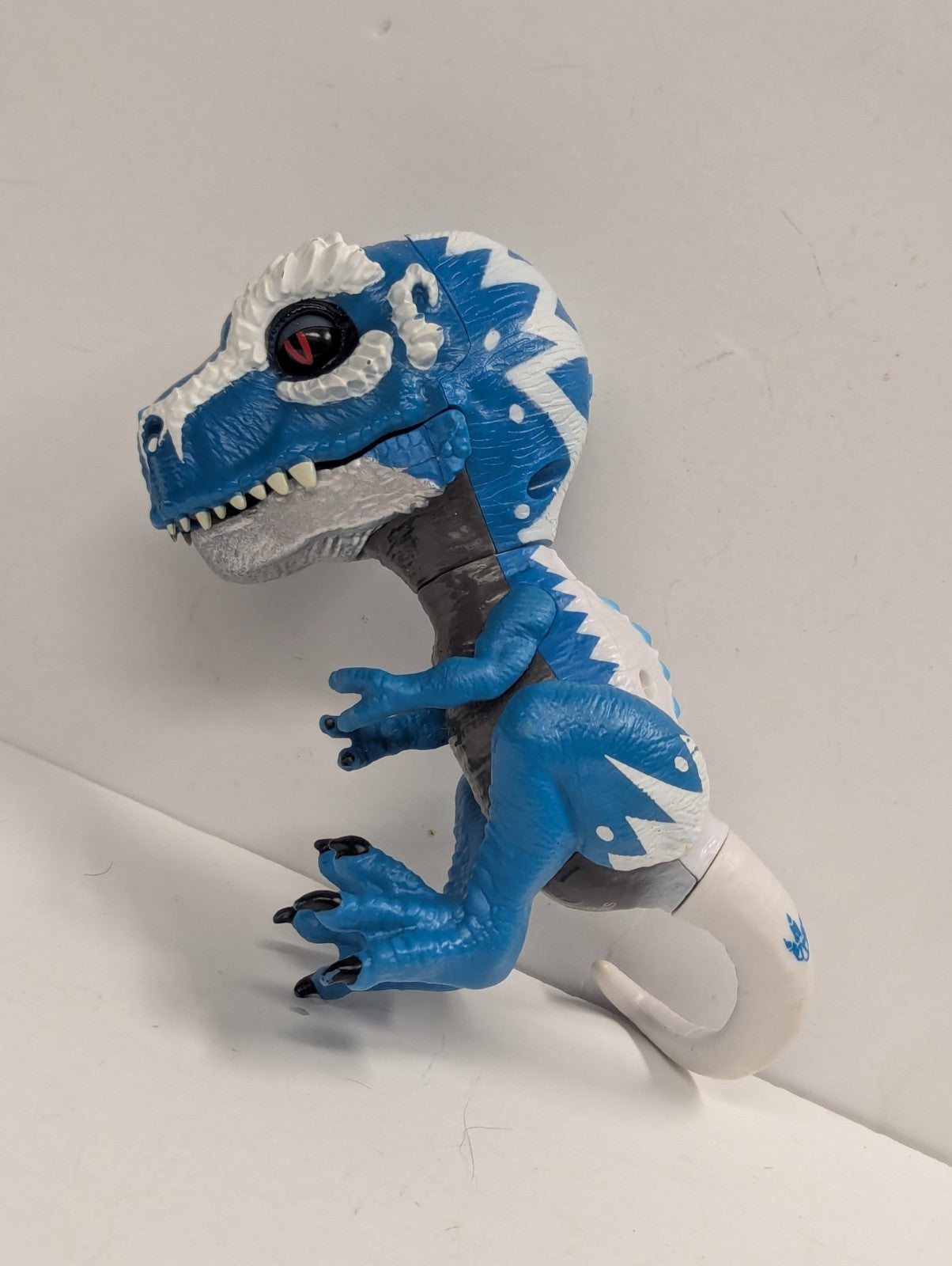 Untamed T-Rex Fingerlings IRONJAW Blue Interactive Dinosaur WowWee
