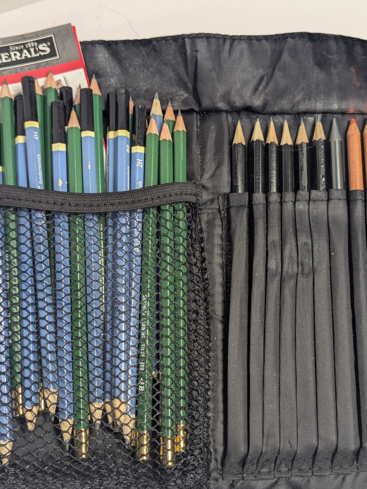  Sketching Pencils Drawing Kit Art Set with Carrying Case
