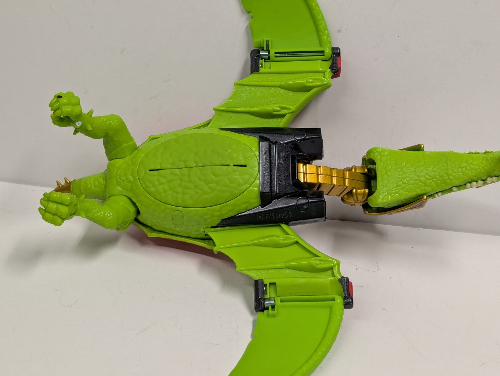 12" Long Treasure X Dino Gold Pterodactyl Green Dinosaur Figure Toy