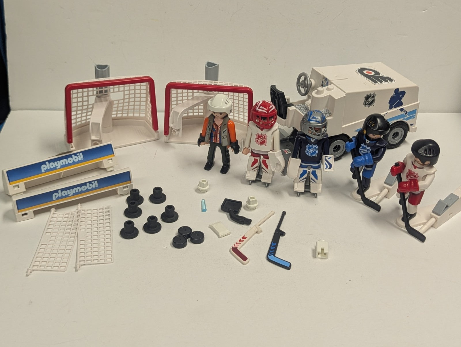 Playmobil Set 5068 NHL Hockey Rink with Players & Accessories See Pictures