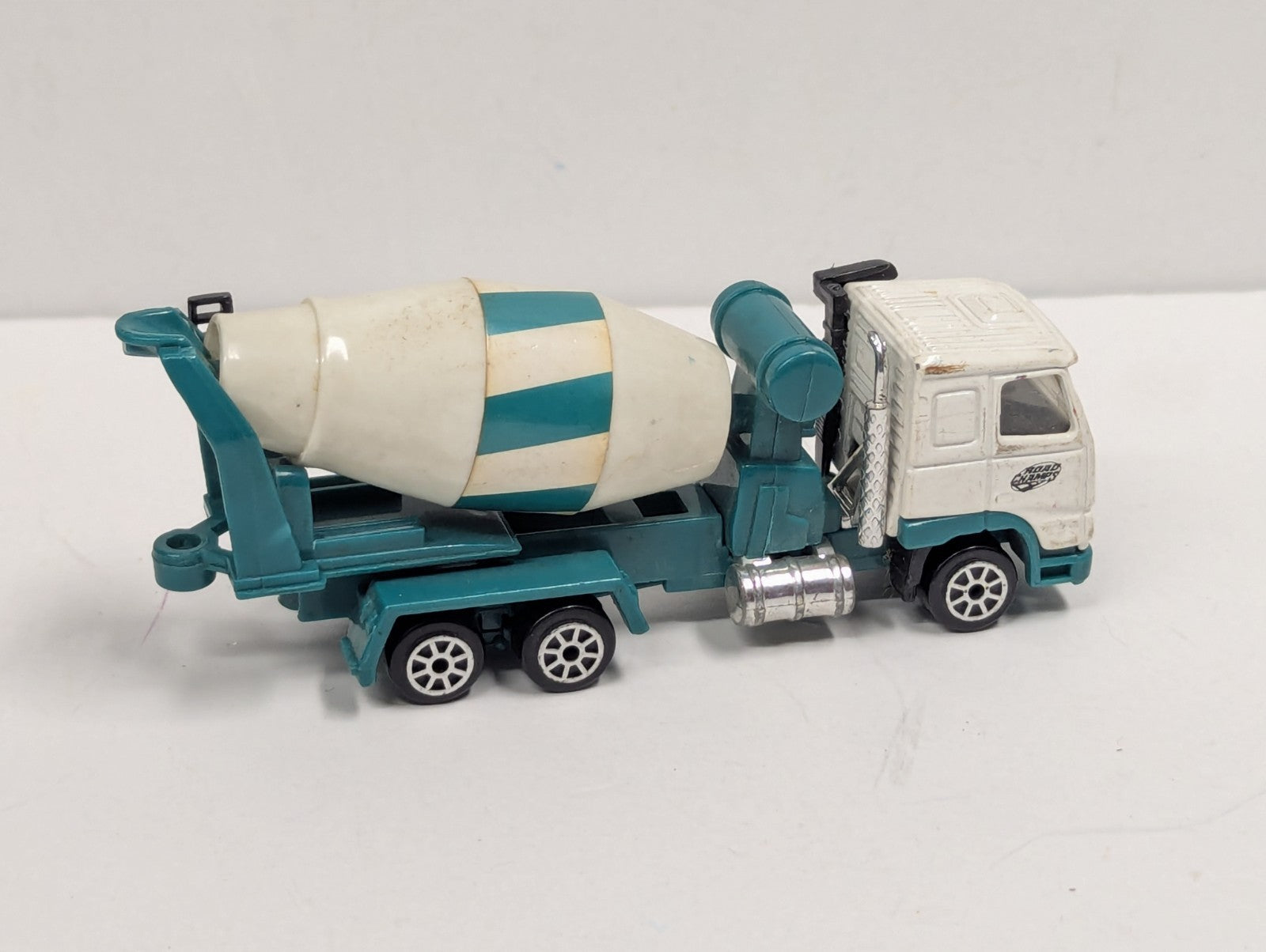 1999 Road Champs Volvo Style Cab Cement Truck 