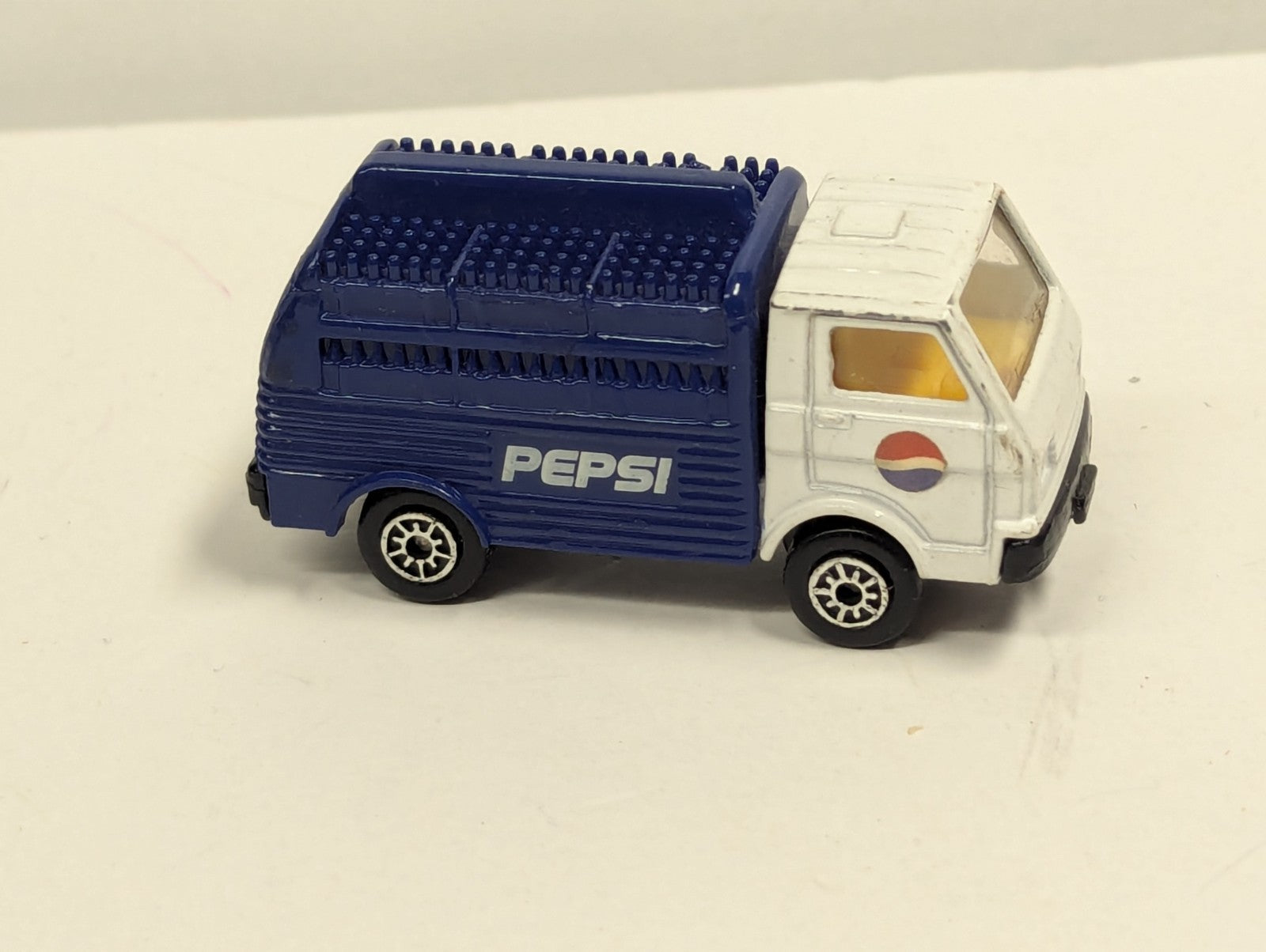 Maisto PEPSI Cola Cab Over Delivery Truck, 1:64 Scale Die Cast Metal Truck
