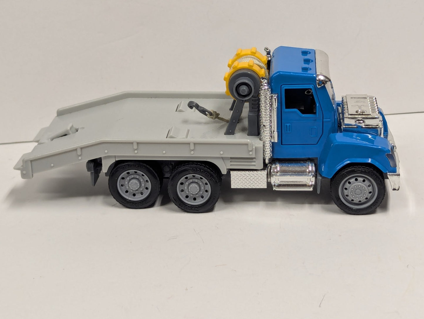 DRIVEN by Battat Micro Tow Truck Toy  Blue Tow Truck
