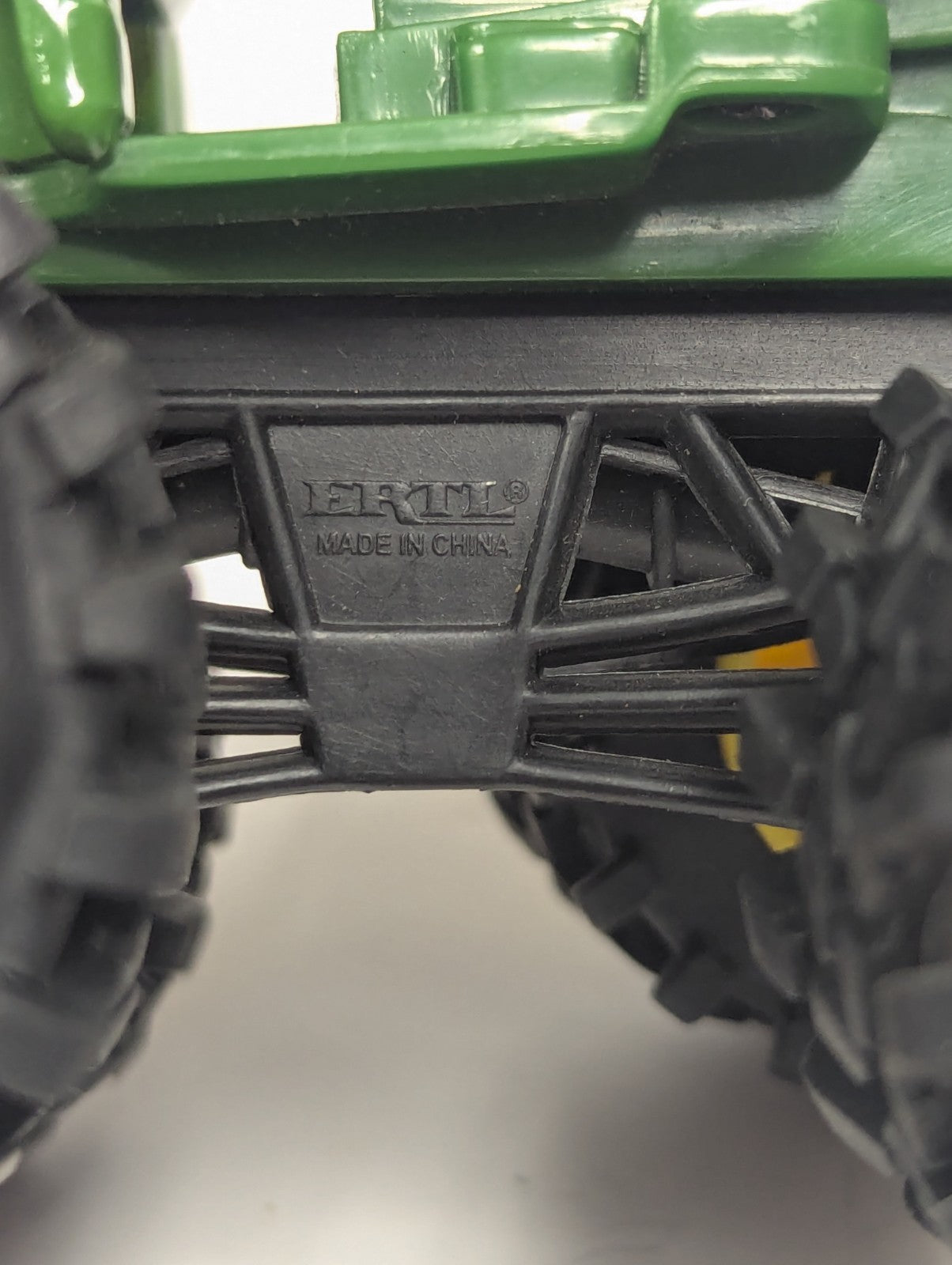 Ertl John Deere 1:43 Scale DieCast Gator 4x4 #0910Q00 