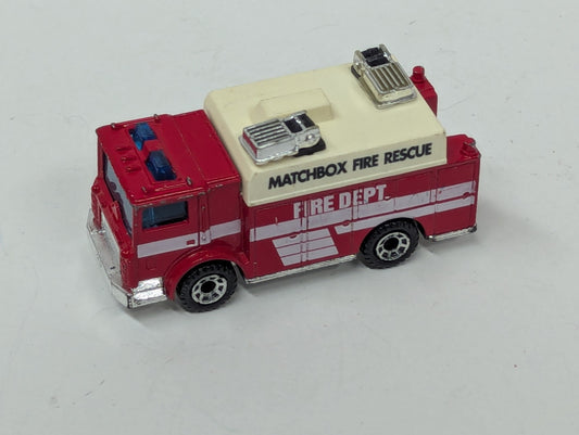 1991 MATCHBOX MACK AUXILIARY POWER FLOODLIGHT RED 1:84 DIECAST FIRE RESCUE TRUCK