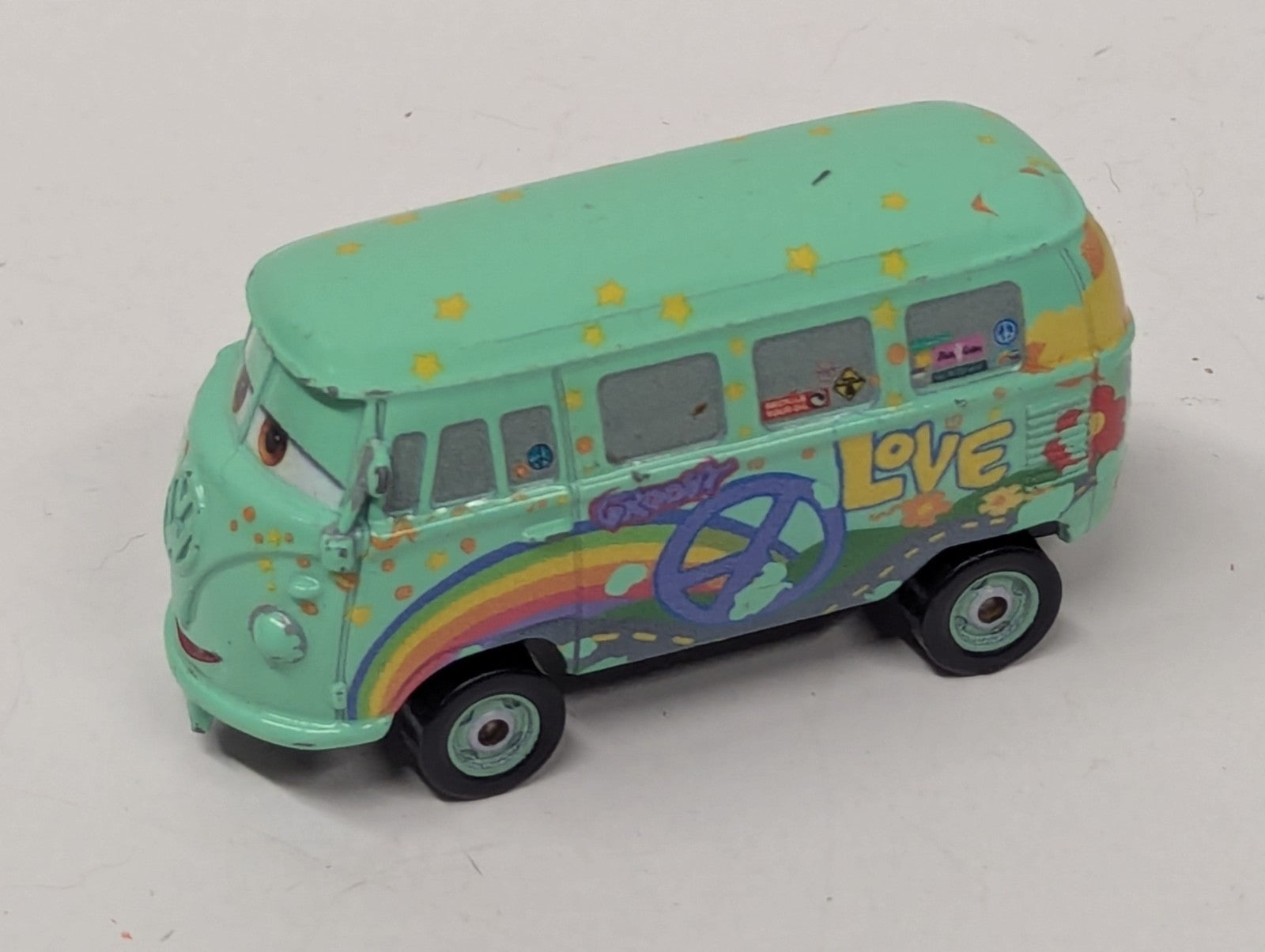 DISNEY PIXAR CARS HOT-WHEELS FILLMORE #14 VW VOLKSWAGEN BUS 1:64
