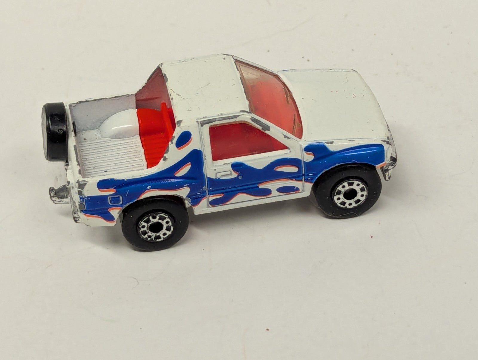 Matchbox 1991 Isuzu Amigo White Pickup Truck Orange Interior Blue Waves Hitch