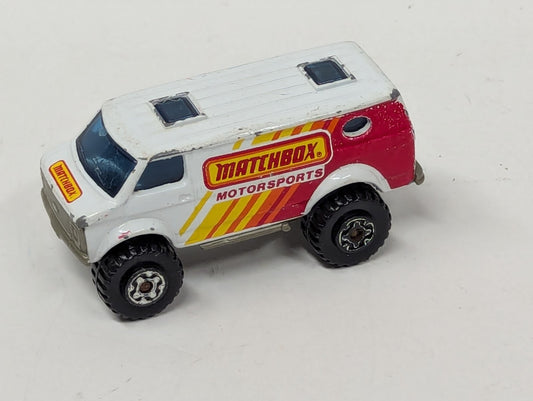 VINTAGE 1981 MATCHBOX 4 X 4 CHEVY VAN MOTORSPORTS 1:74