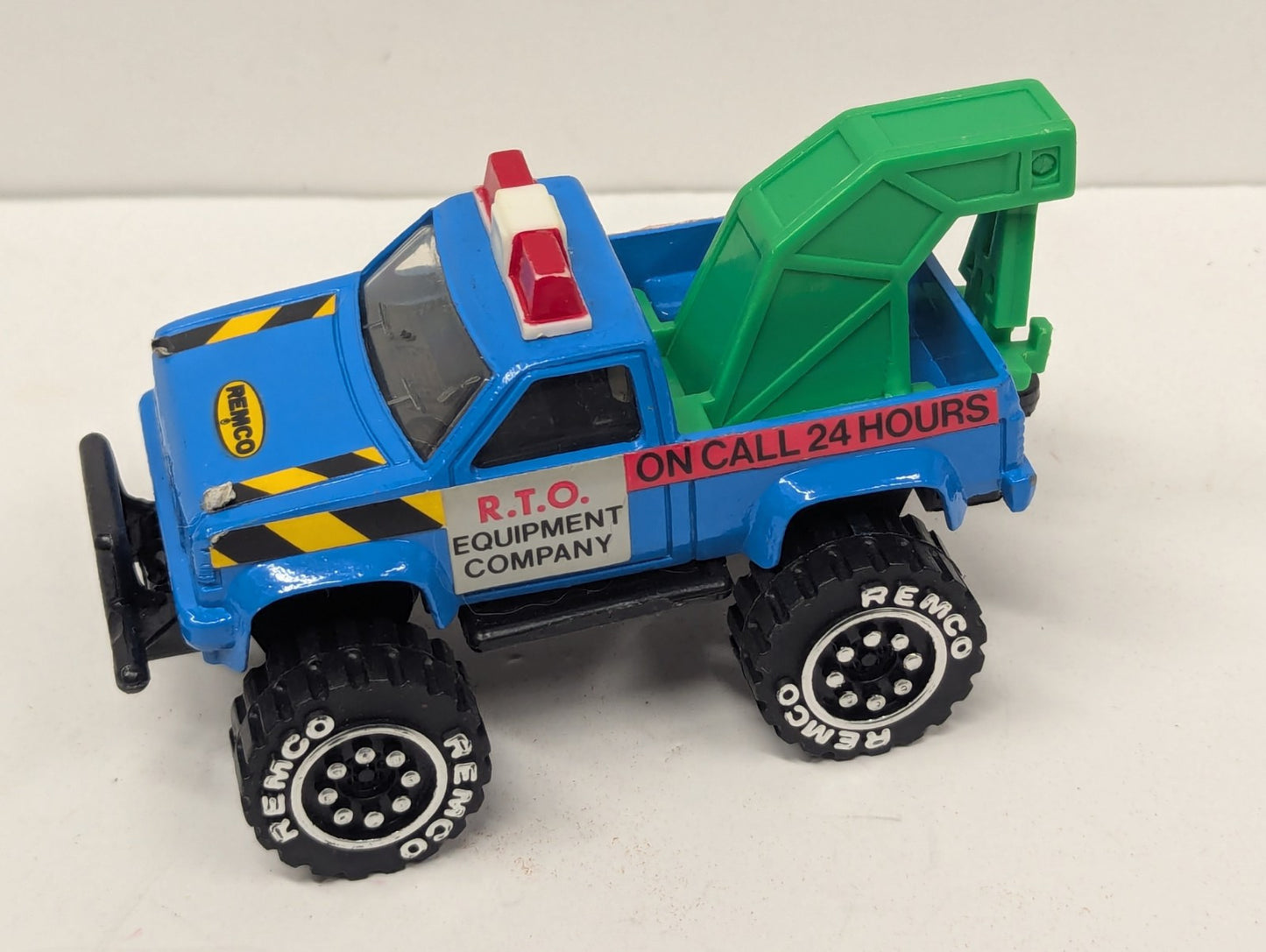 Vintage 1987 Remco R.T.O. Equipment Company 24 Hours Tow Truck diecast 
