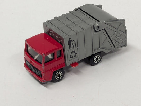 1979 Matchbox Recycle Garbage Truck Red Cab  w/Silver Heil 1:86