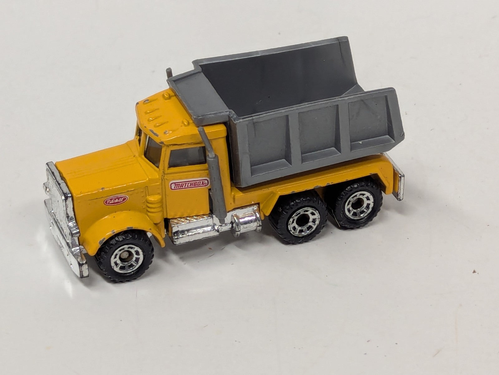 VINTAGE 1981 MATCHBOX PETERBILT YELLOW PACE DUMP TRUCK DIECAST 1:64 SCALE