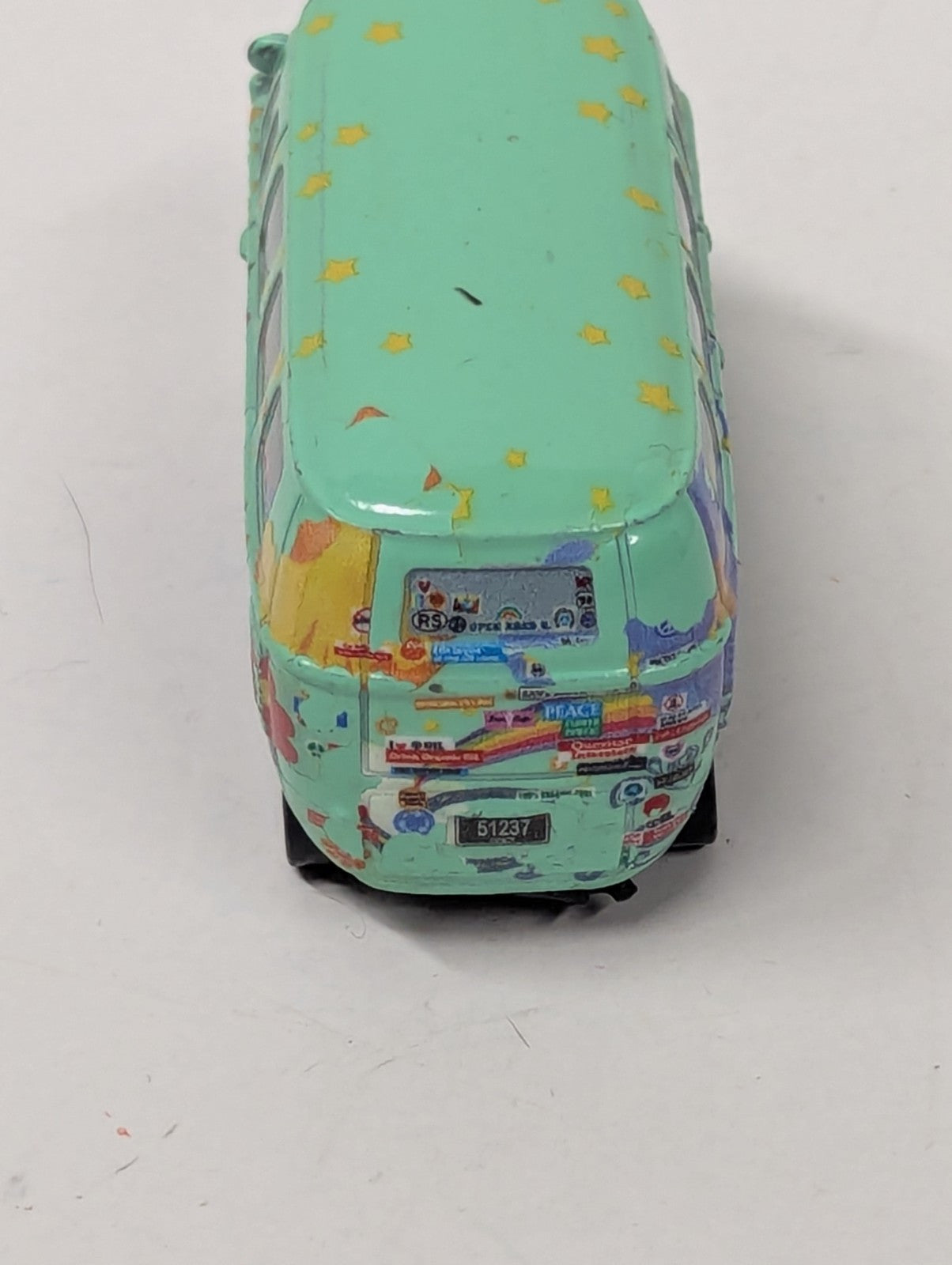 DISNEY PIXAR CARS HOT-WHEELS FILLMORE #14 VW VOLKSWAGEN BUS 1:64