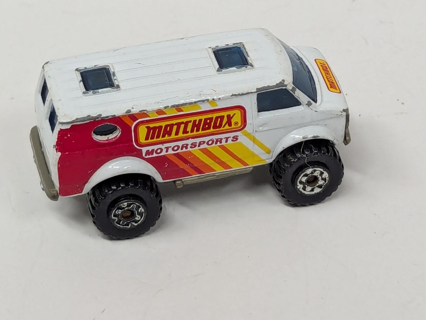 VINTAGE 1981 MATCHBOX 4 X 4 CHEVY VAN MOTORSPORTS 1:74