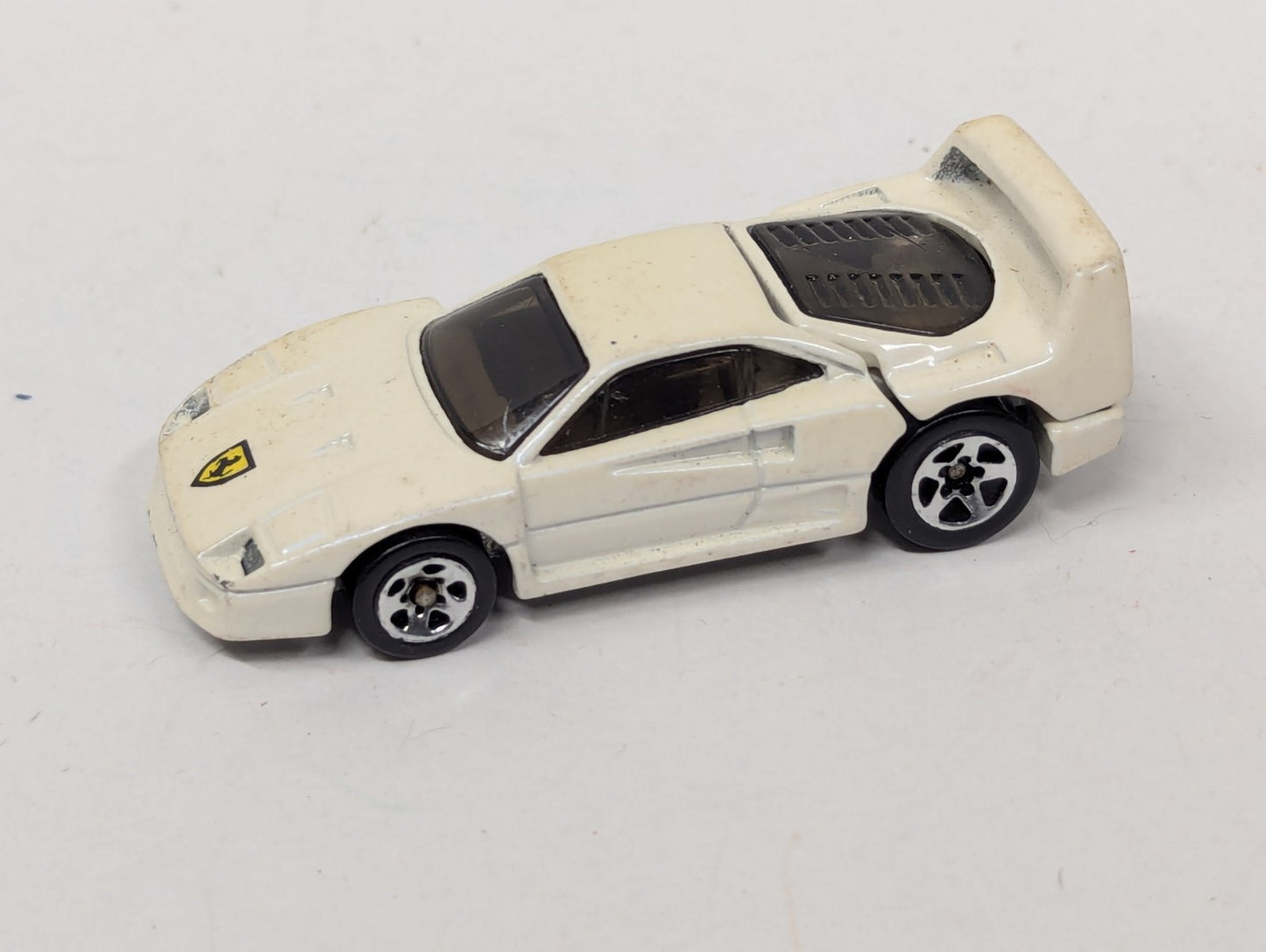 Hot Wheels Vintage 1988 FERRARI F40 Pearl White 1:64