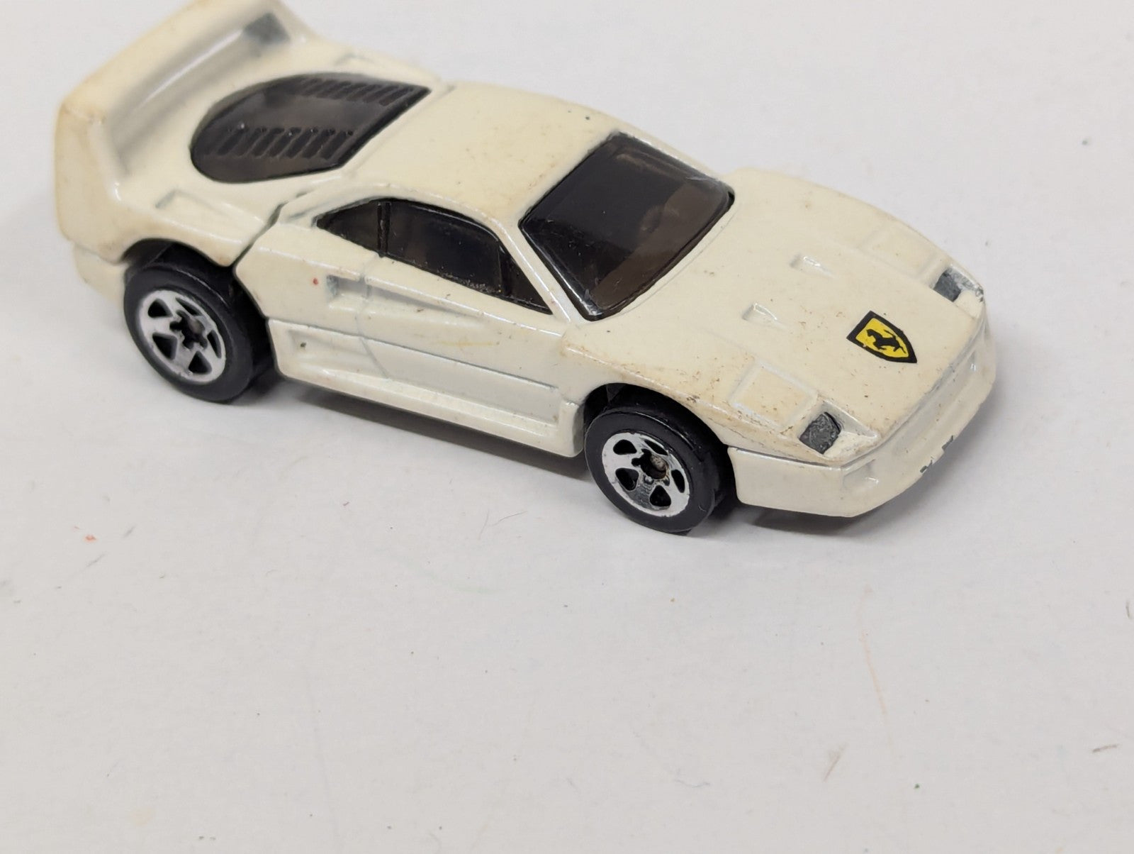 Hot Wheels Vintage 1988 FERRARI F40 Pearl White 1:64