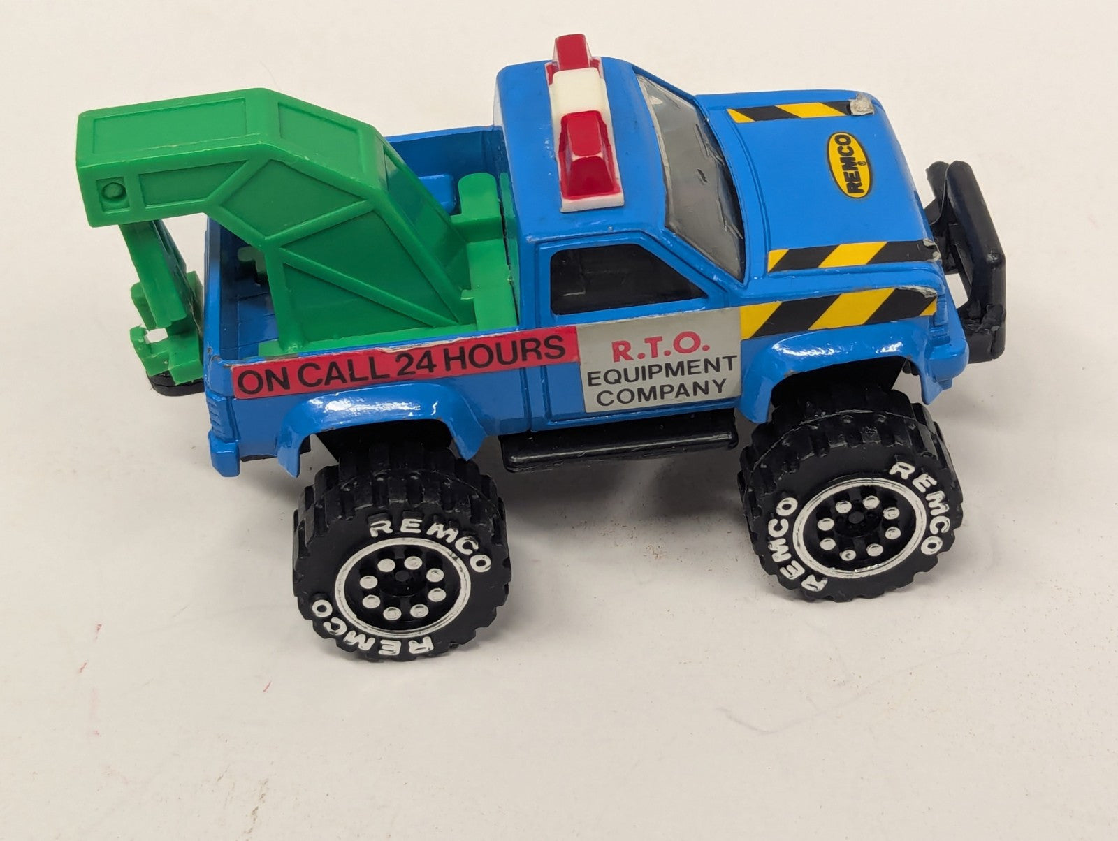 Vintage 1987 Remco R.T.O. Equipment Company 24 Hours Tow Truck diecast 
