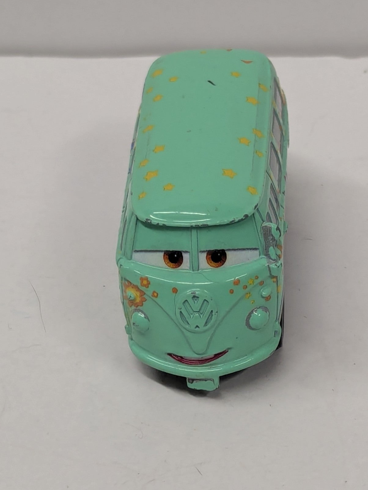 DISNEY PIXAR CARS HOT-WHEELS FILLMORE #14 VW VOLKSWAGEN BUS 1:64
