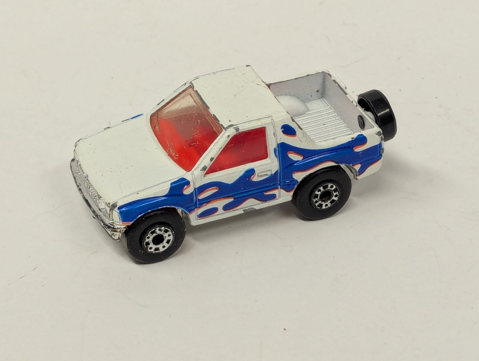 Matchbox 1991 Isuzu Amigo White Pickup Truck Orange Interior Blue Waves Hitch