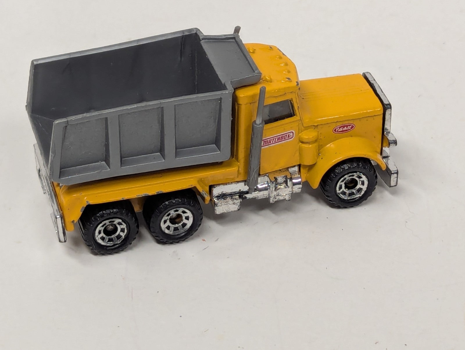 VINTAGE 1981 MATCHBOX PETERBILT YELLOW PACE DUMP TRUCK DIECAST 1:64 SCALE